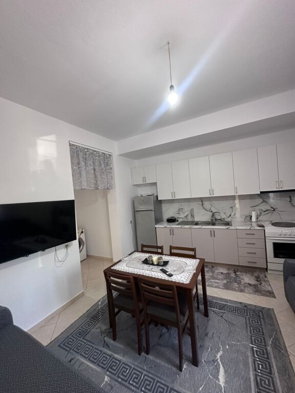 Jepet apartament 1+1 me qera Astir !