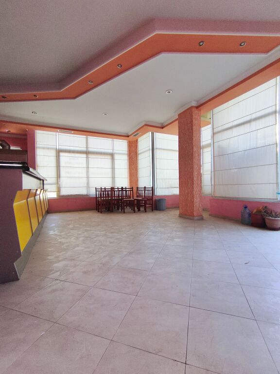 Locale commerciale in affitto in Albania — Durazzo (zona Golem), 65 m², vicino al mare