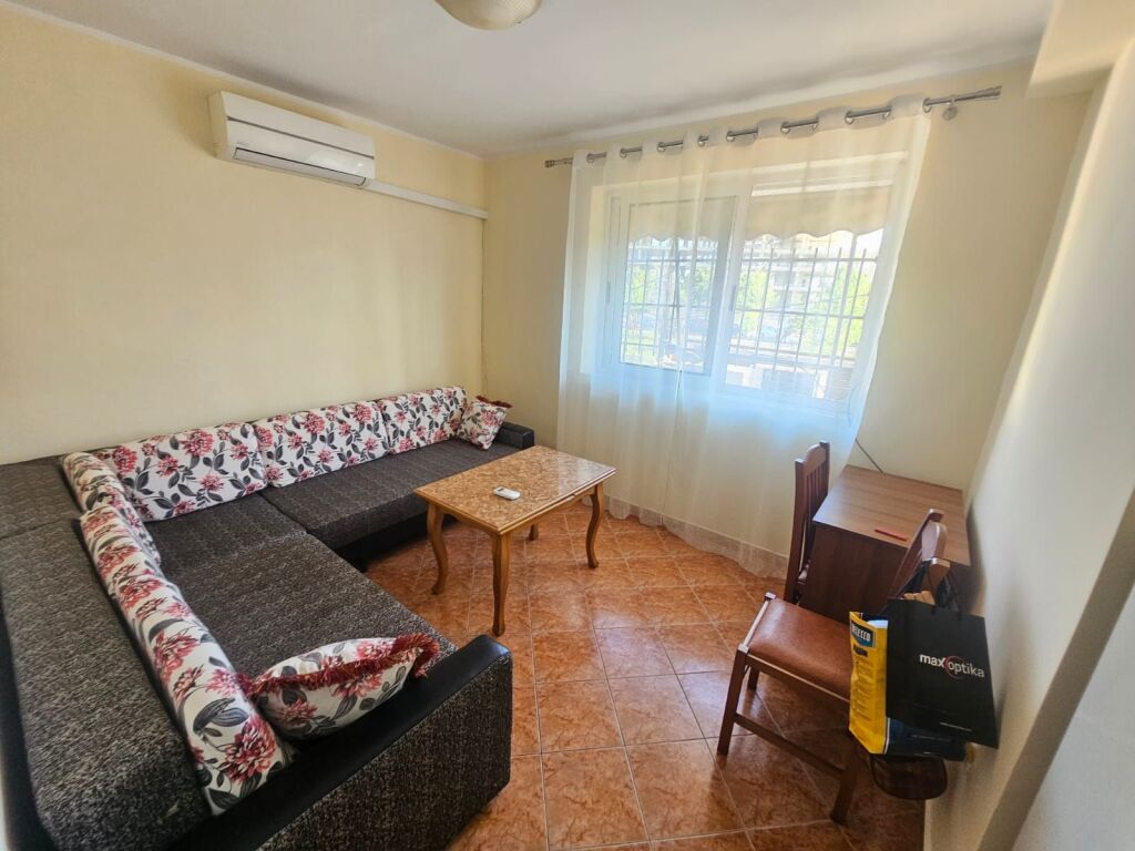 JEPET ME QERA APARTAMENT 1+1 TEK LULISHTJA, STACIONI TRENIT
