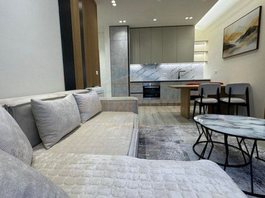 Affitto, Appartamento 1+1 + Posto Auto, Complesso Aura, Via Dritan Hoxha