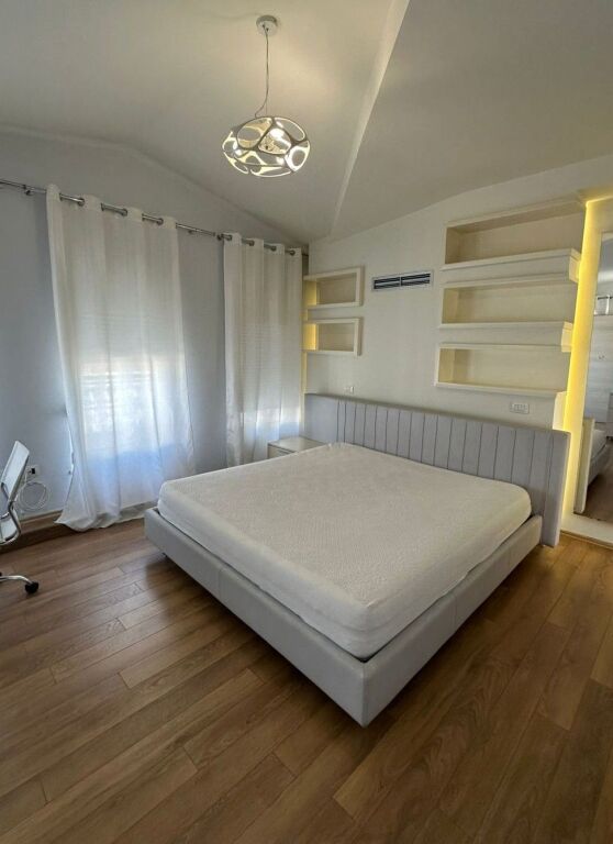 JEPET ME QIRA VILË 4-KATËSHE – White House, TEG