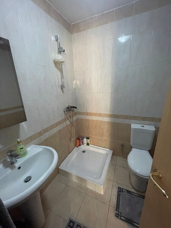 Shitet Apartament 1+1