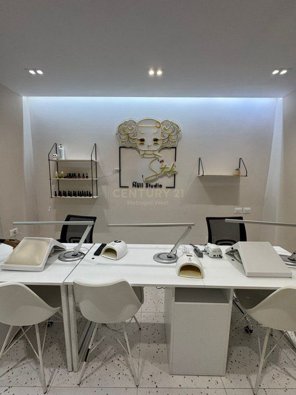 Locale Commerciale (Nails Room) in Affitto, Scuola di Balletto!