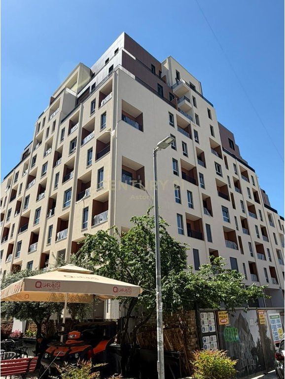 Apartament 2+1+2 në shitje, i pozicionuar në katin e 4-t të një ndërtimi të ri me ashensor