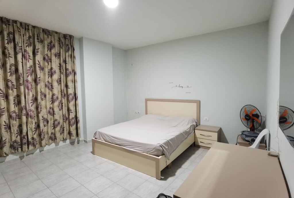 Shitet Apartament 2+1+2 prane bulevardit Migjeni ne Astir
