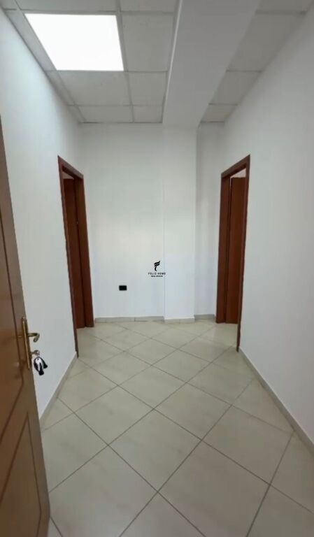 OFFICE FOR RENT 132 M2 LAPRAKE 150,000 LEKE FH-71473