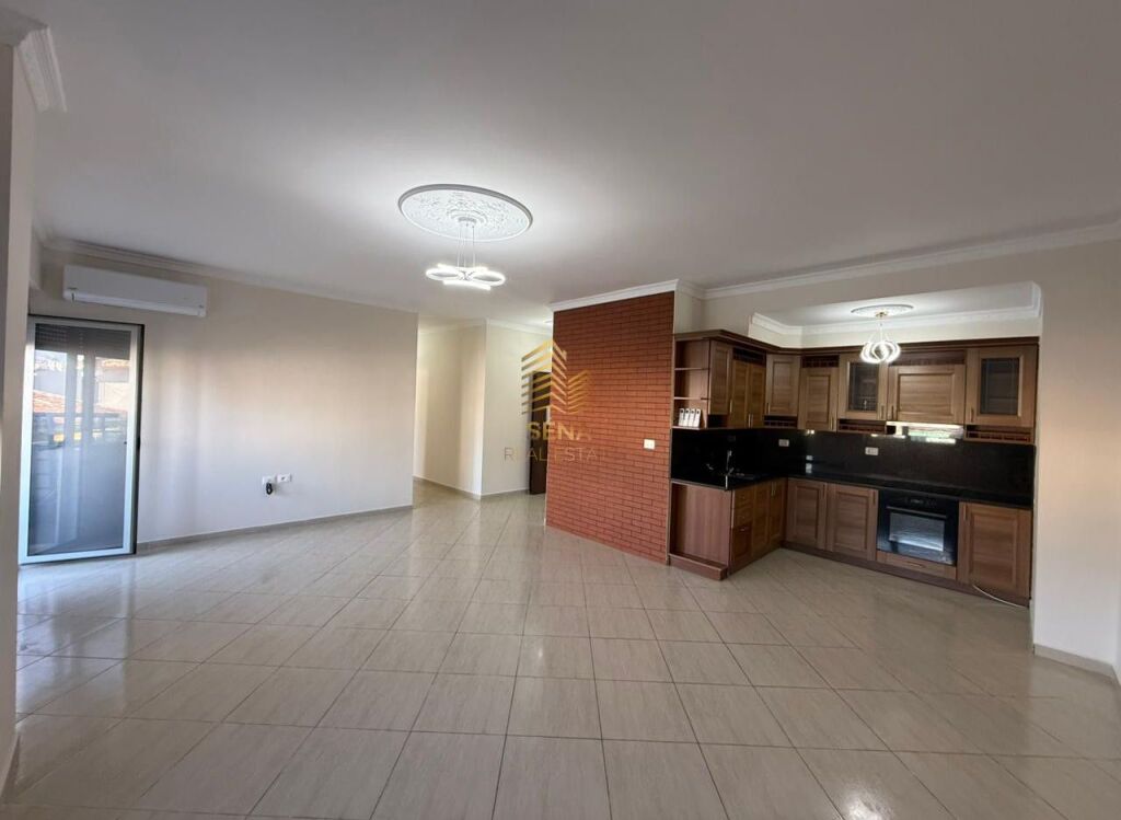 Affitto, Locale commerciale 3+1+2+2blk, Selvia, 1300 Euro/mese