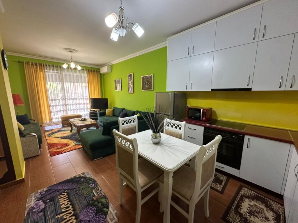 APARTAMENT 1+1 ME QIRA PRANE 21 DHJETORIT 50.000 LEKE