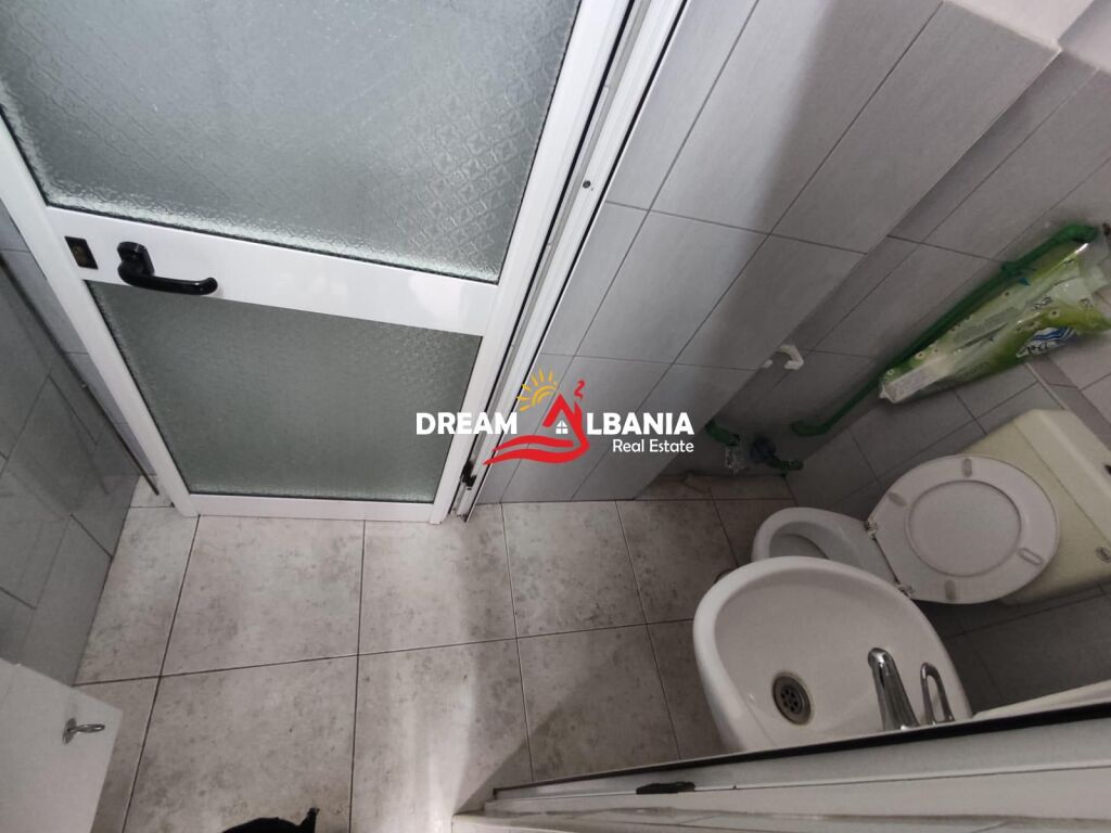 Shitet Dyqan  Duplex bashke me Biznes Furre Buke ne zonen e Laprakes (ID 4171628)