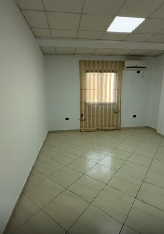 OFFICE FOR RENT 132 M2 LAPRAKE 150,000 LEKE FH-71473