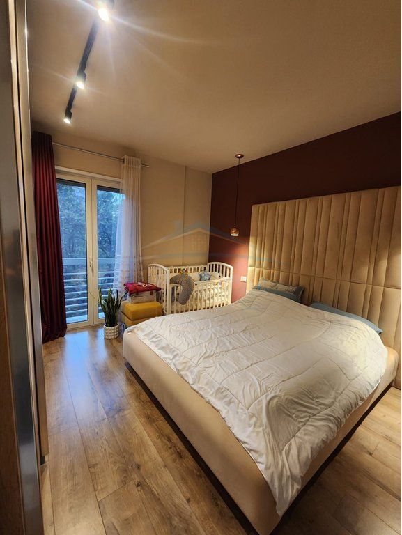 Qira , Apartament 2+1 , Rruga 24 Maj, Durres