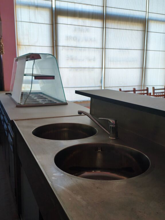 Locale commerciale in affitto in Albania — Durazzo (zona Golem), 65 m², vicino al mare