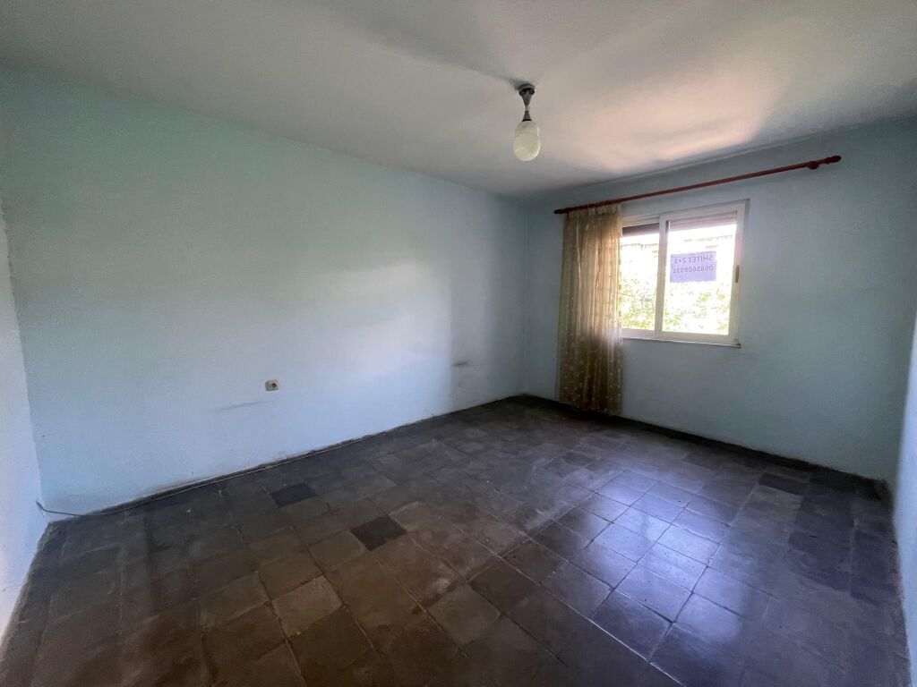 Shitet Apartament 2+1 tek Rruga Ali Demi