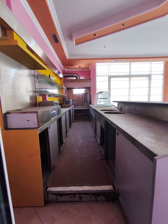 Locale commerciale in affitto in Albania — Durazzo (zona Golem), 65 m², vicino al mare