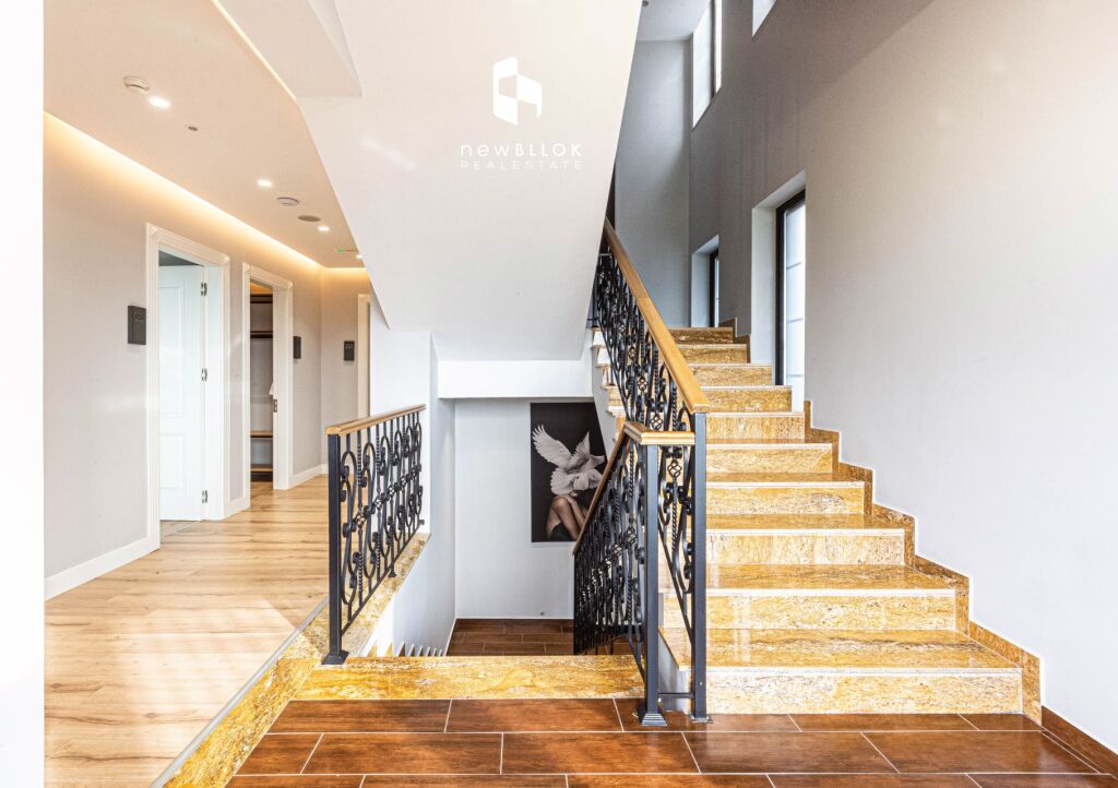 🏨 Hotel Modern Në Shitje - Korçë, Rr. e Vilave | me Pamje Panoramike mbi gjithë Korçën | 1,300,000 Euro🔥