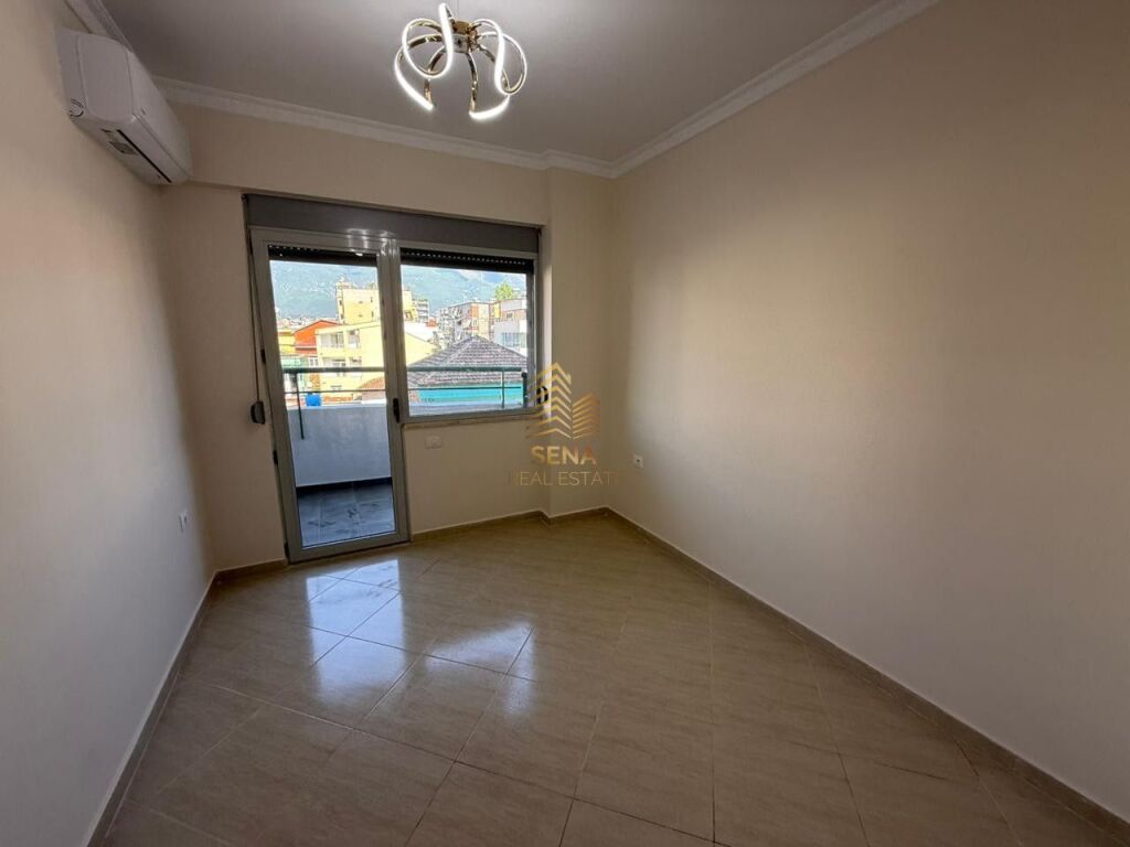 Affitto, Locale commerciale 3+1+2+2blk, Selvia, 1300 Euro/mese