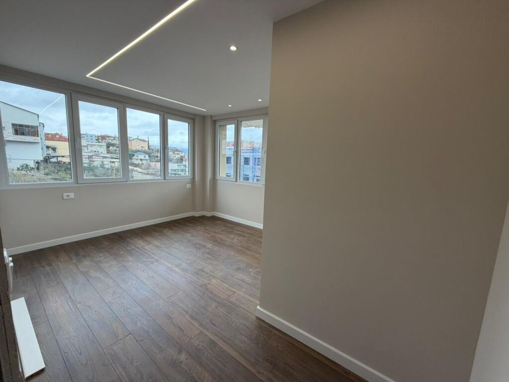 Apartament 2+1+2 me Qira ne Sauk