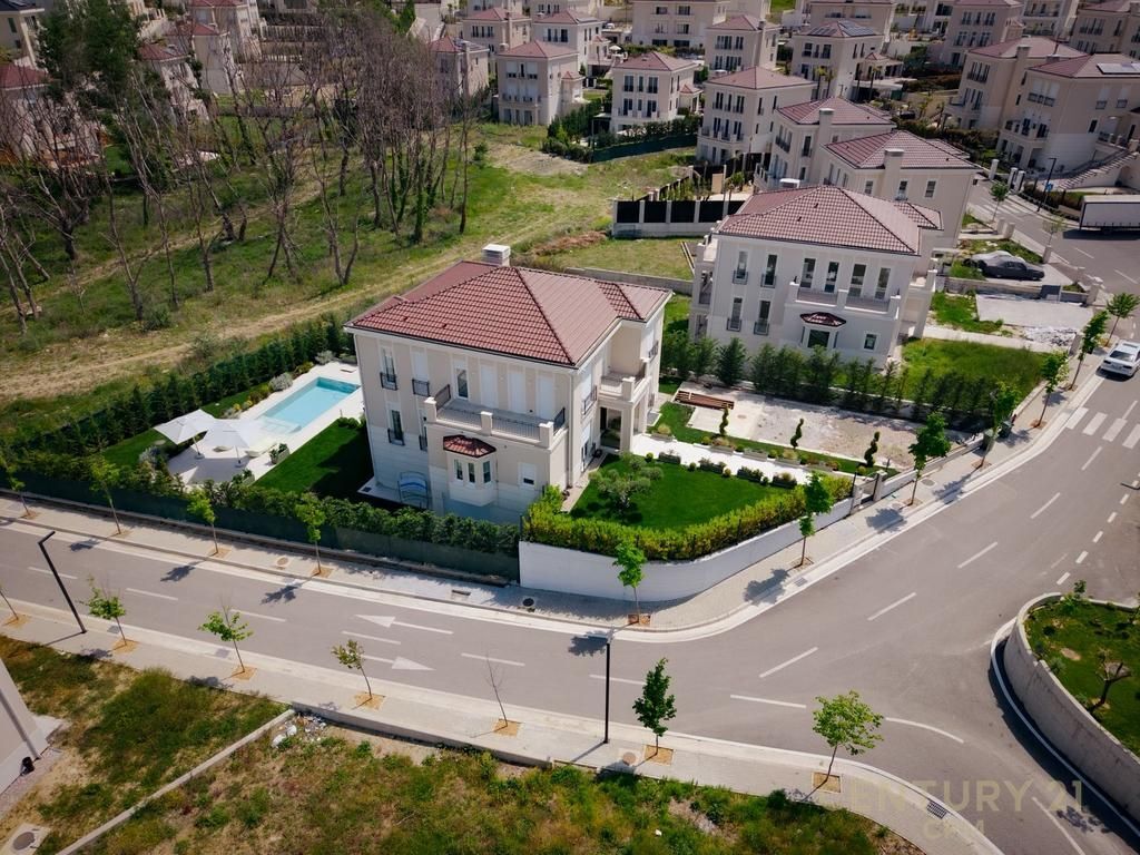 SHESIM SUPER VILE ME PISHINE TEK COLLINA VERDE!!!