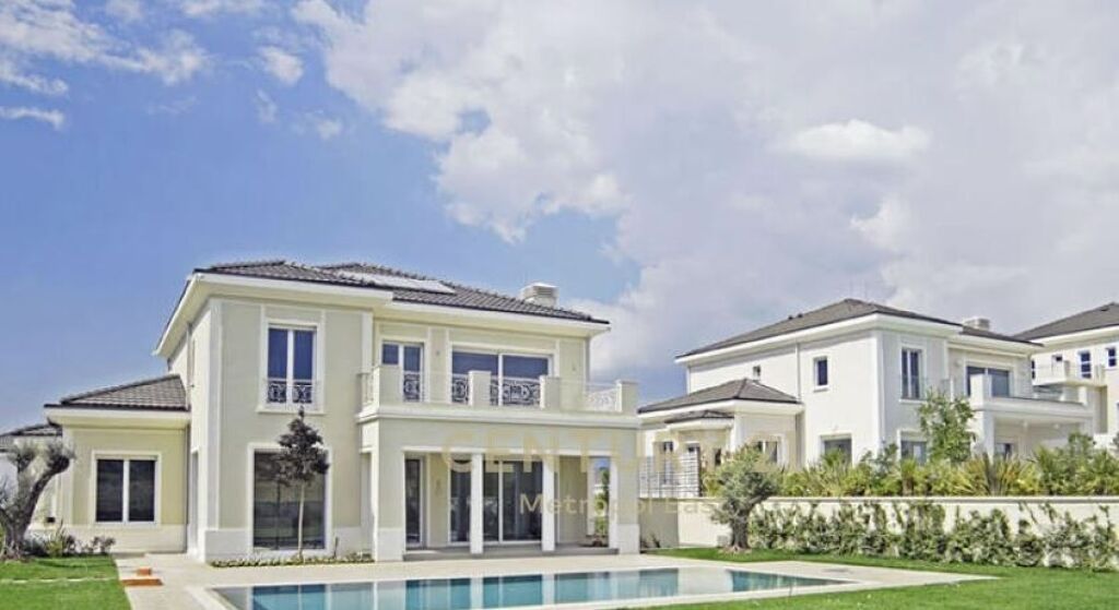 Për Qira - Vilë Luksoze me Pishinë në Rolling Hills Luxury Residences