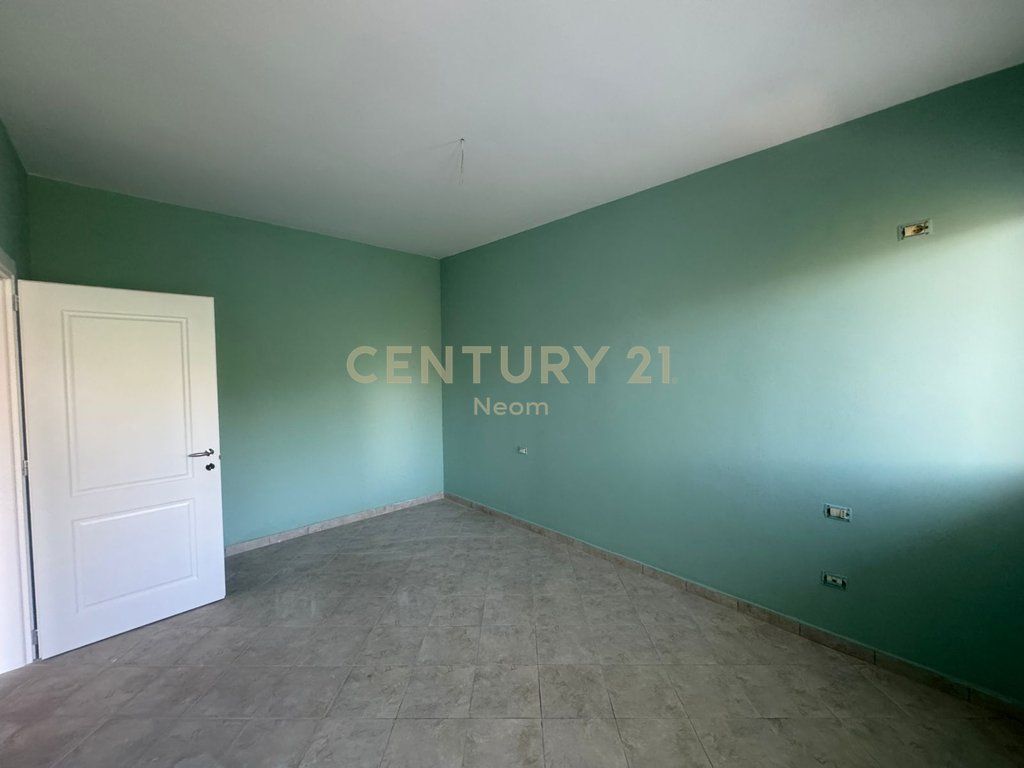 Shitet Apartament 2+1 Bulevardi Ri Astir