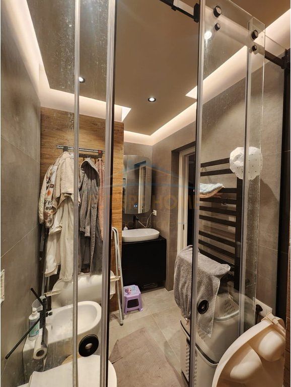 Qira , Apartament 2+1 , Rruga 24 Maj, Durres