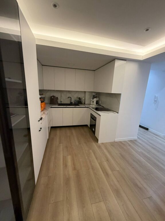 Jepet me qera 2+2 mobiluar ashensor parking kodra diellit 1100 eu