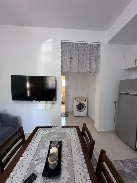 Jepet apartament 1+1 me qera Astir !