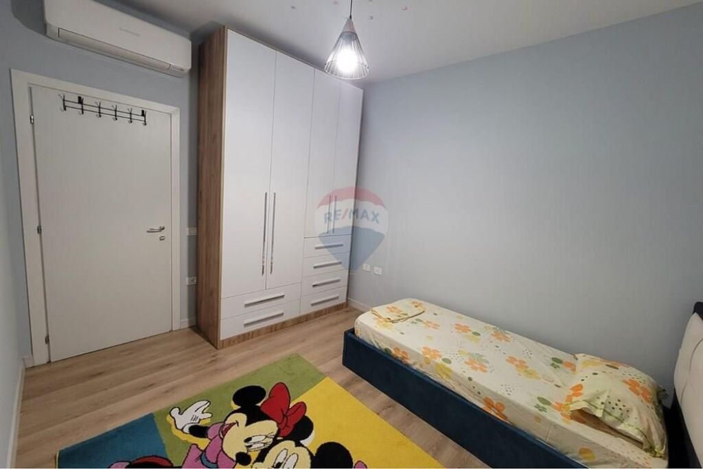 Apartament - Për Qira - Rruga 5 Maji, Tiranë