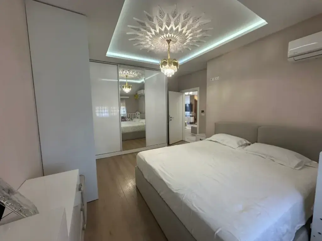 Rent | Apartament 2 + 1 | Porcelani | 750 €/month