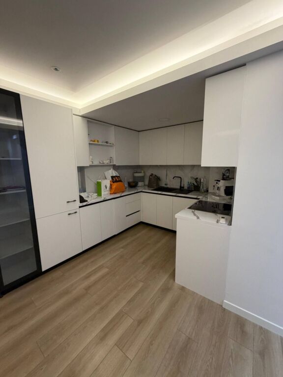 Jepet me qera 2+2 mobiluar ashensor parking kodra diellit 1100 eu