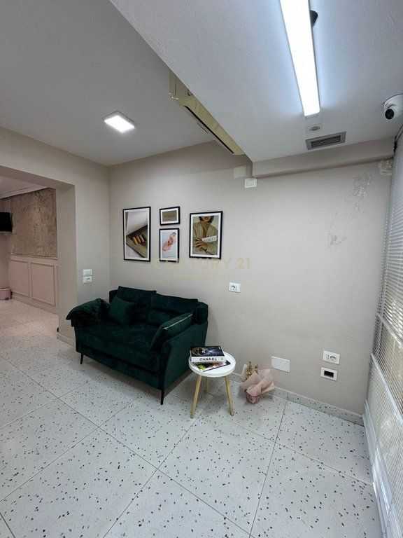 Locale Commerciale (Nails Room) in Affitto, Scuola di Balletto!