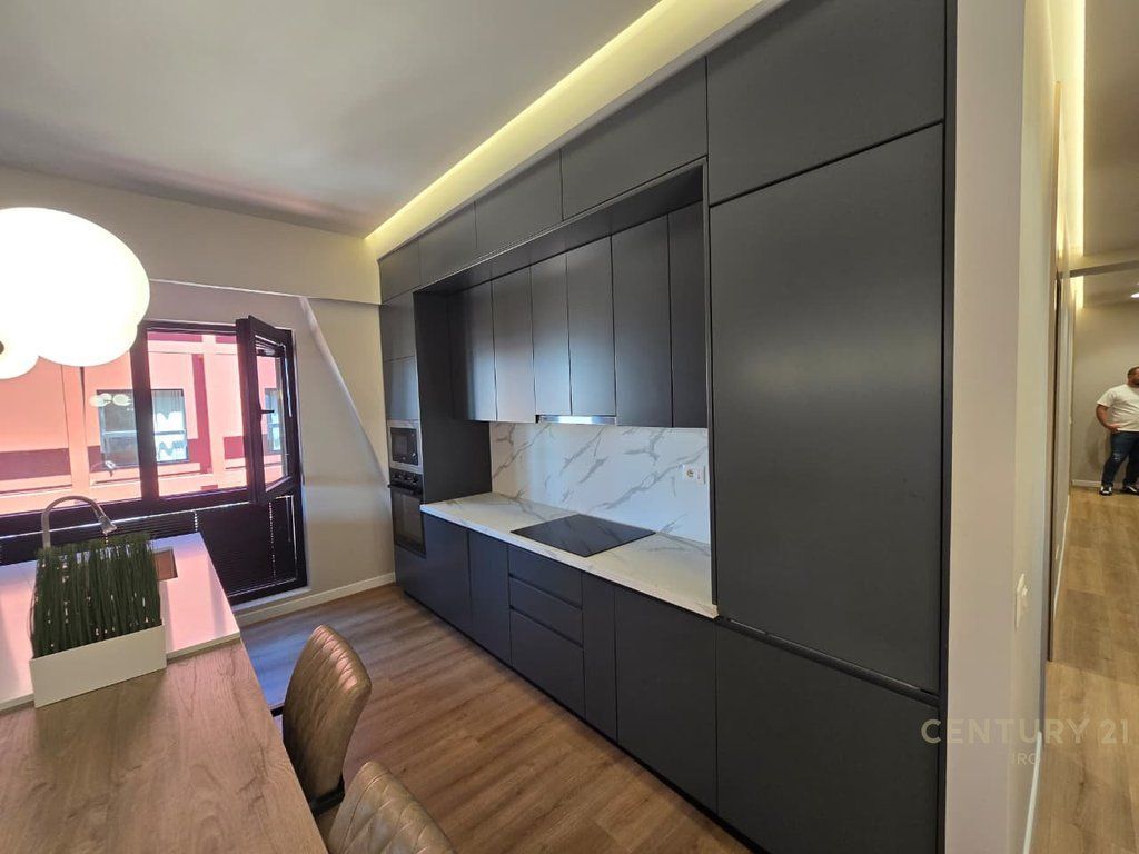 Apartament 2+1+2 per shitje tek Garden Building Tirana