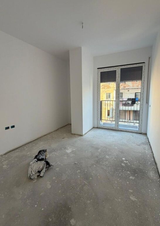 Shitet apartament 2+1  Ali Dem Tregu Elektrik