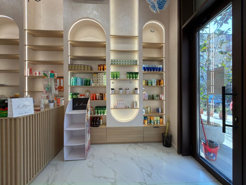 Negozio in Affitto in Via Barrikadave