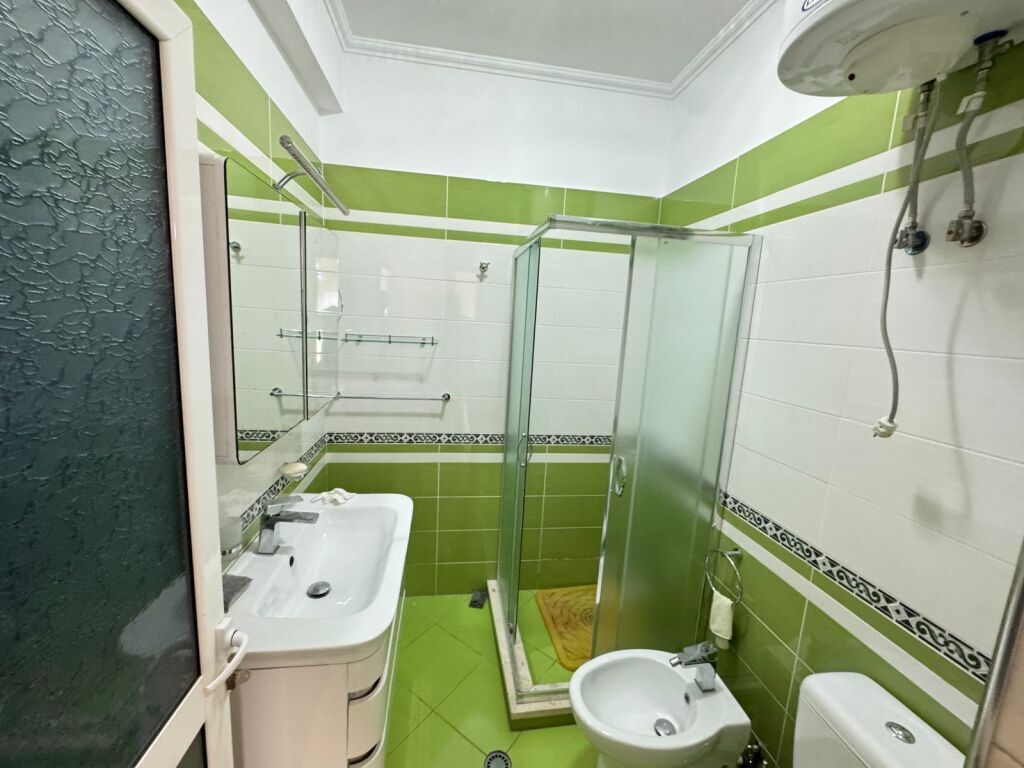 SHITET  – TEK KOPSHTI ZOOLOGJIK, APARTAMENT 2+1+2 me ballkon!