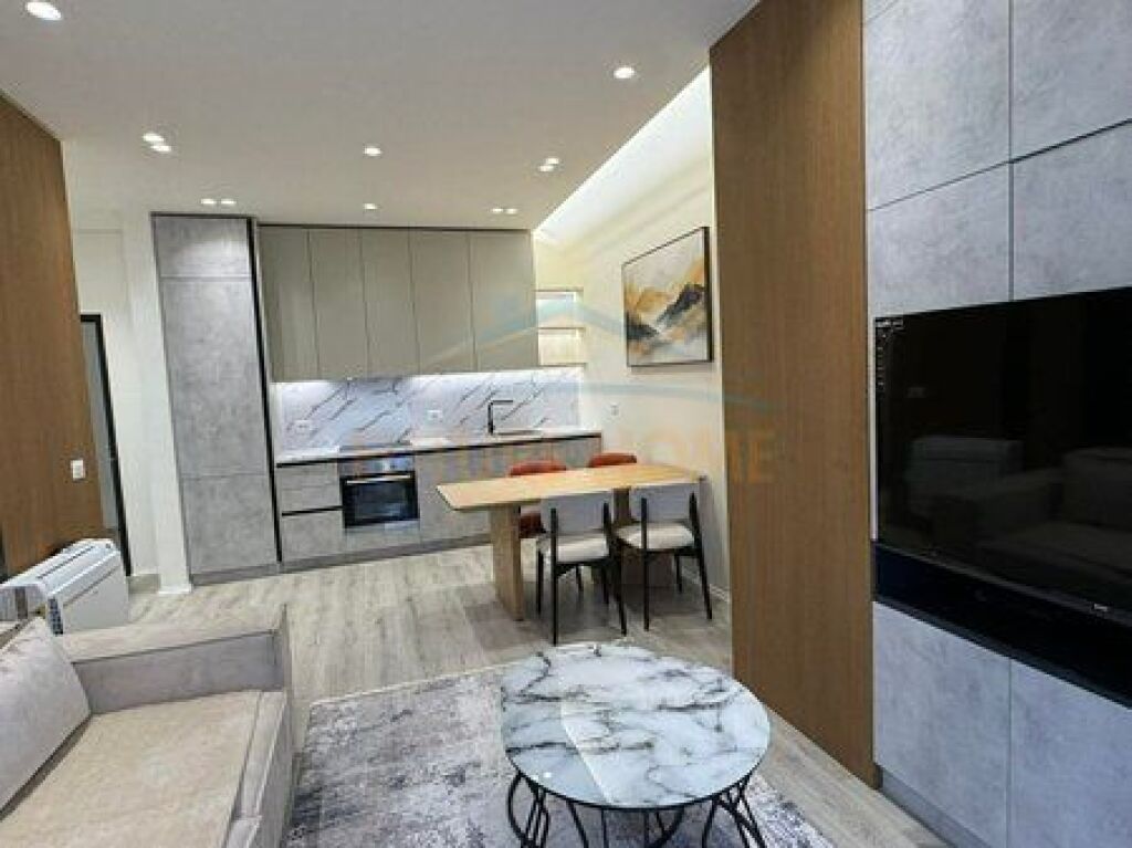 Affitto, Appartamento 1+1 + Posto Auto, Complesso Aura, Via Dritan Hoxha