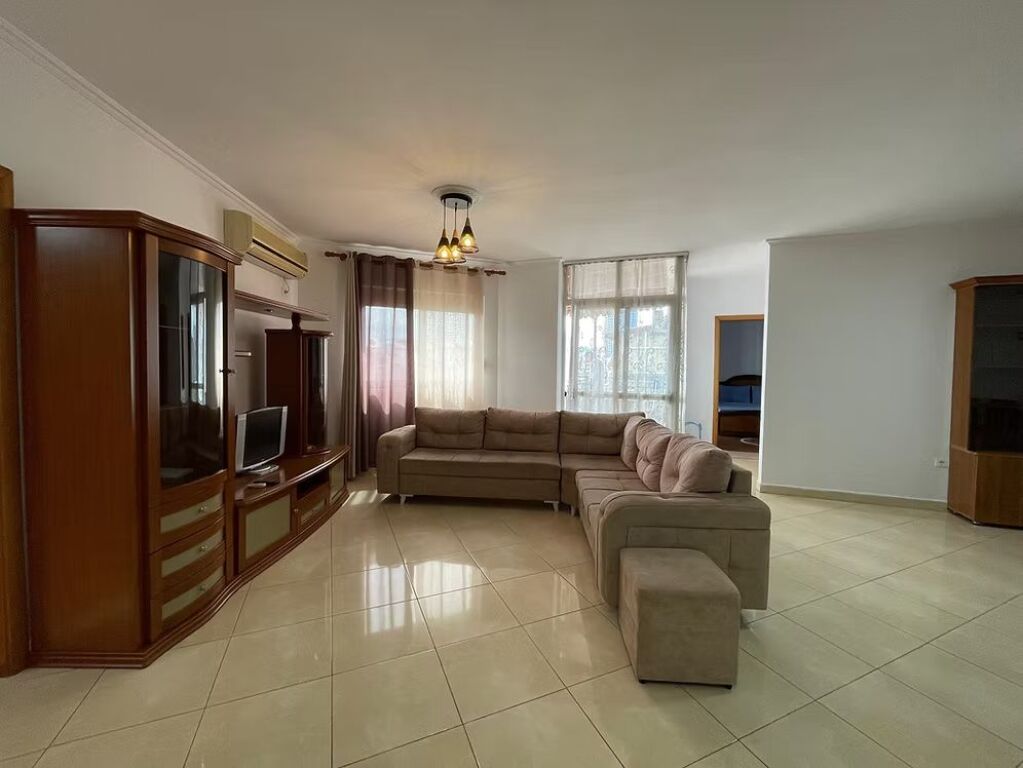 Appartamento 2+1+Veranda in affitto in Via Barrikadave.