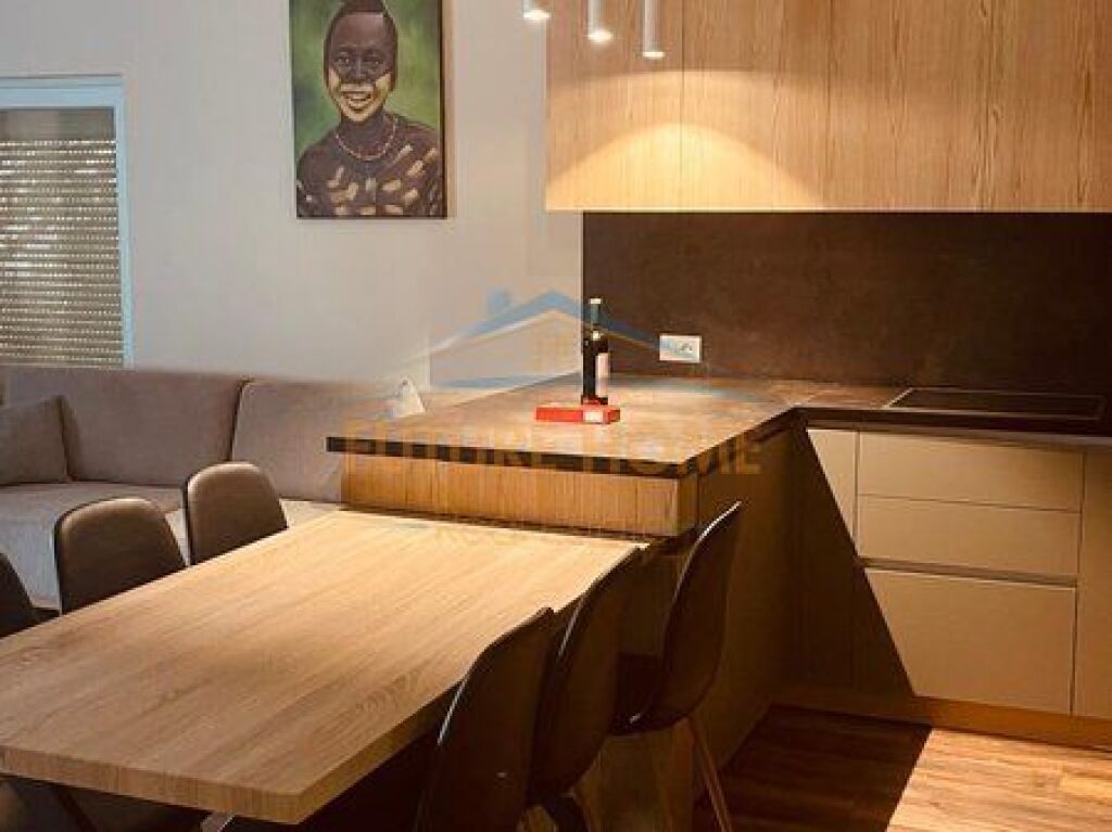 Qira, Vile, Farke e Vogel, Tirane