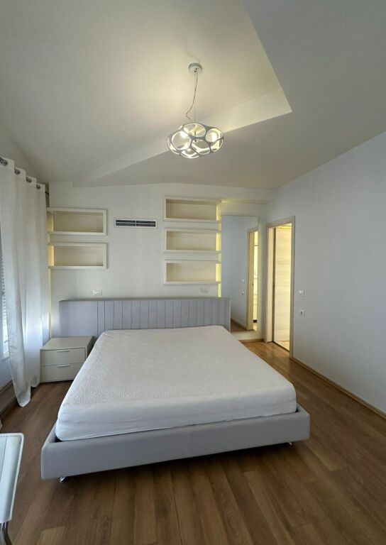 JEPET ME QIRA VILË 4-KATËSHE – White House, TEG