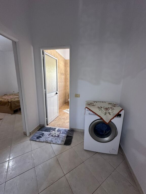 Jepet apartament 1+1 me qera Astir !