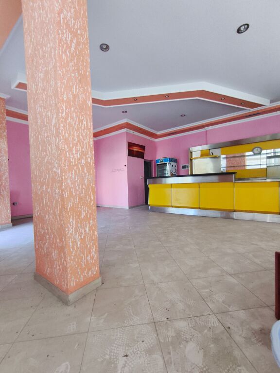 Locale commerciale in affitto in Albania — Durazzo (zona Golem), 65 m², vicino al mare