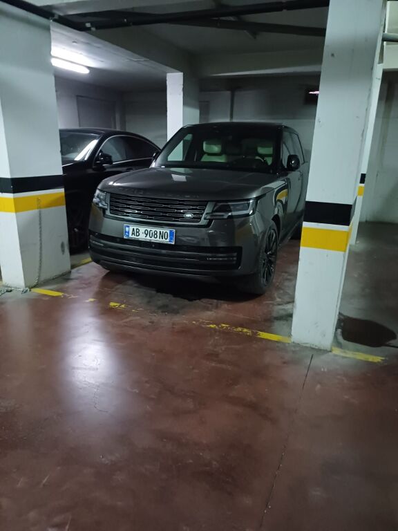 Jepet me qera 3+2 mobiluar liqeni thate + parking 849 eu