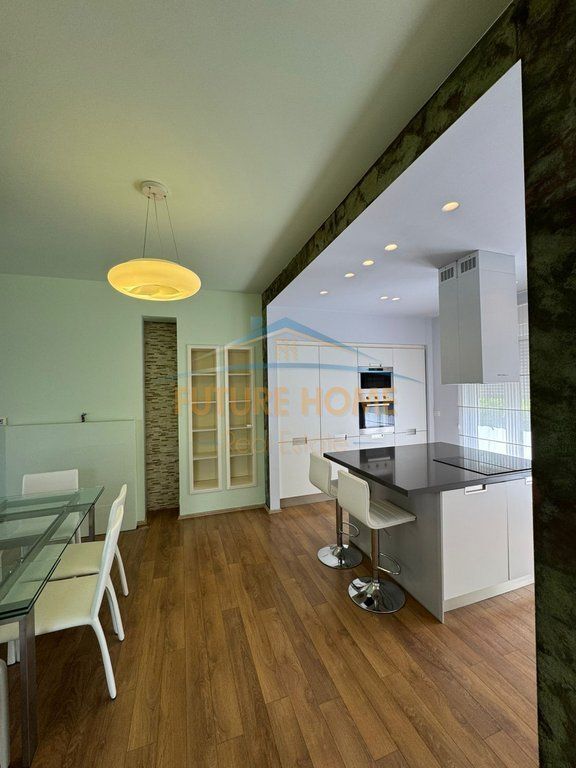 Qera, Vilë, White House Residence, TEG