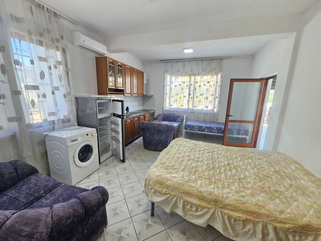 Jepen me qera Garsoniere  prane Oroshit, Kënetë