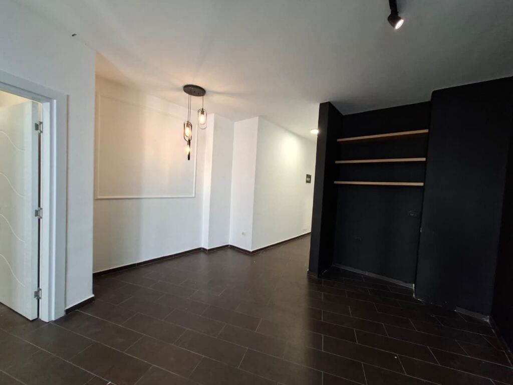 🏠 Commercial Space for Rent 75m² (📍Rr. Kosovarëve / Hotel Dinasty)🔥 Prime location || Ready for your business ✨️ 850€ Net / Month 💶