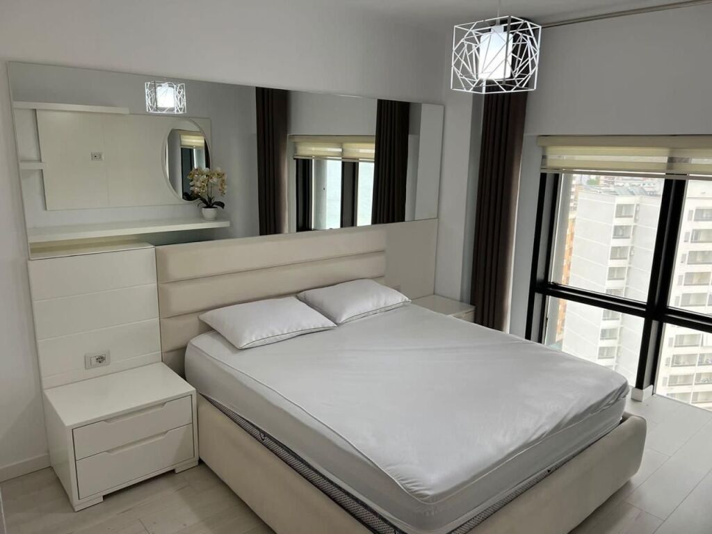 Ne kemi apartament me pamje të plotë nga deti për qira afatgjatë Lungomare Vlore