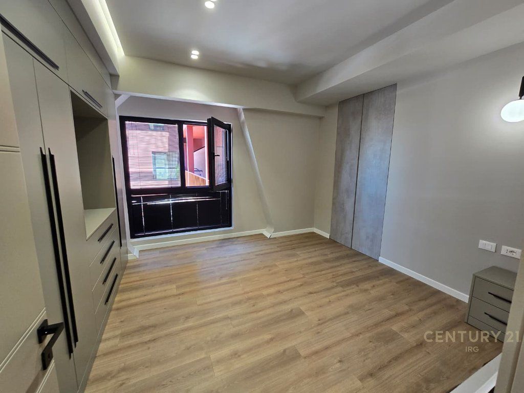 Apartament 2+1+2 per shitje tek Garden Building Tirana