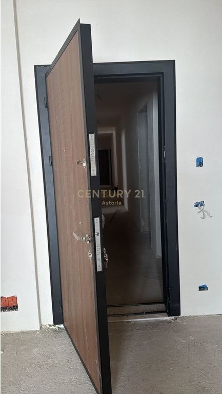 OCCASIONE, APPARTAMENTO 2+1+2 A UNIVERS CITY-1050euro/m2