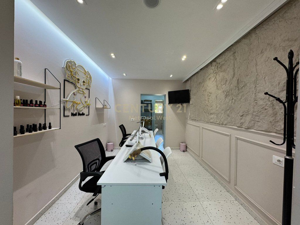 Locale Commerciale (Nails Room) in Affitto, Scuola di Balletto!