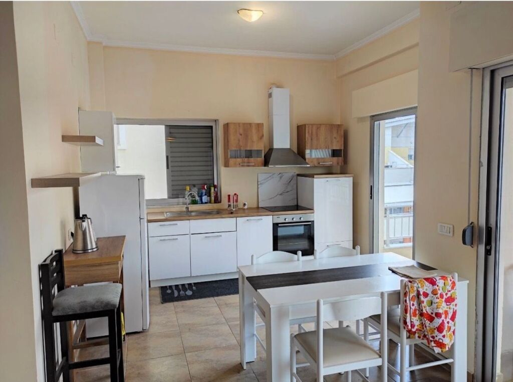 3+1,me parkim,te rruga peti liq i thate,800 euro